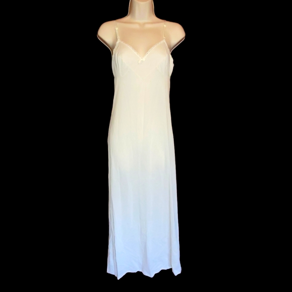🌷3/$15🌷 VASSARETTE White Vintage Slip Nightgown Sz 32 Small